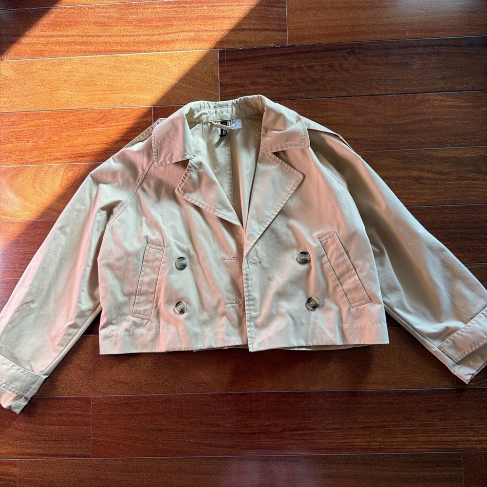 Divided Cropped Double-Breasted Trench Jacket in Light Beige